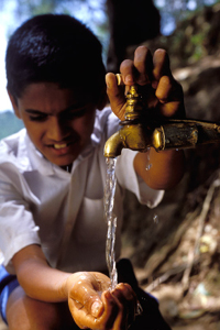 Boy getting water from community water pipe. Sri Lanka.  © Dominic Sansoni / World Bank