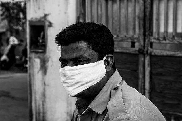 Man wearing a mask in India. Photo: Raam Gottimukkala / Pixabay.