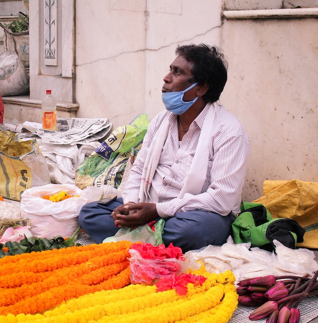 Man selling flowers on the street. Photo: Deepak Choudhary / Unsplash