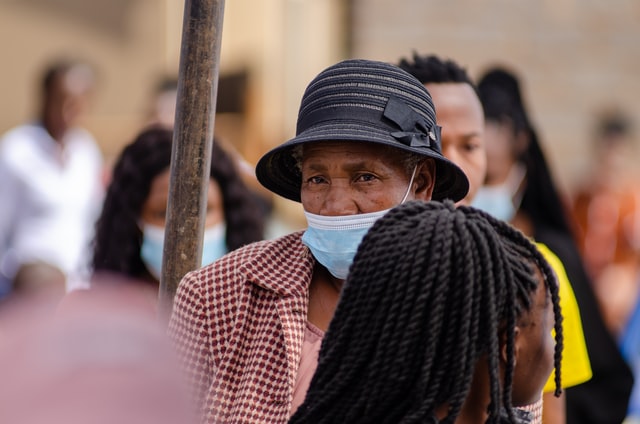 People wearing masks in Tembisa, South Africa. Photo: Steward Masweneng / Unsplash