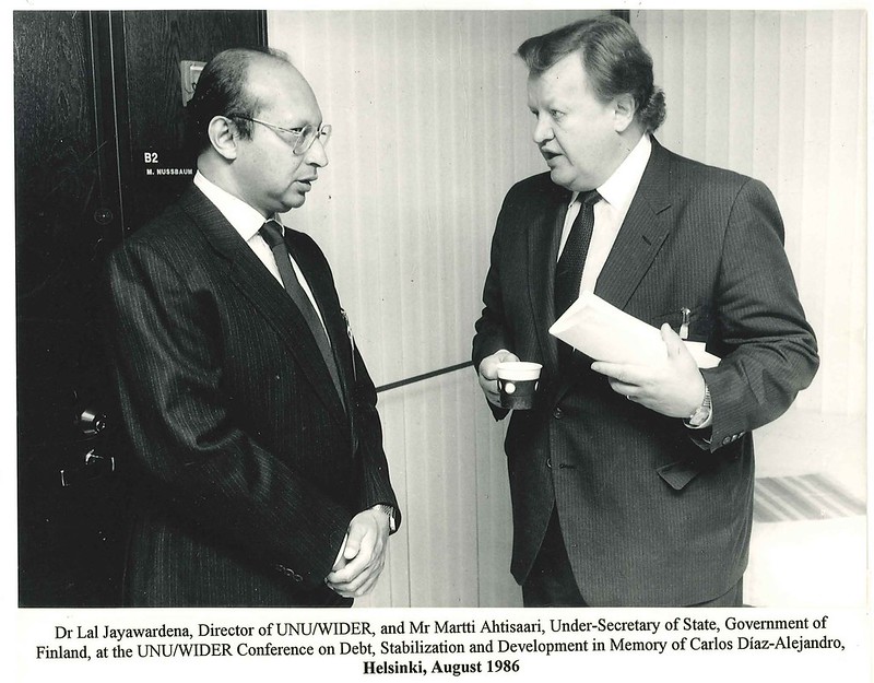 President Ahtisaari at WIDER Development conference, 1986